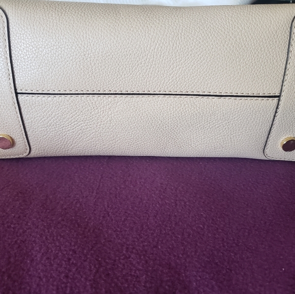 Michael Kors Bag. - Picture 5 of 7